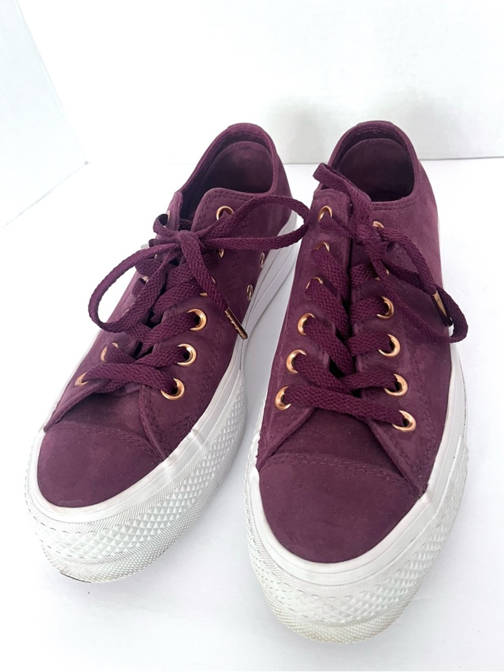 Converse Chuck Taylor Low Suede Platforms - Picture 3 of 11